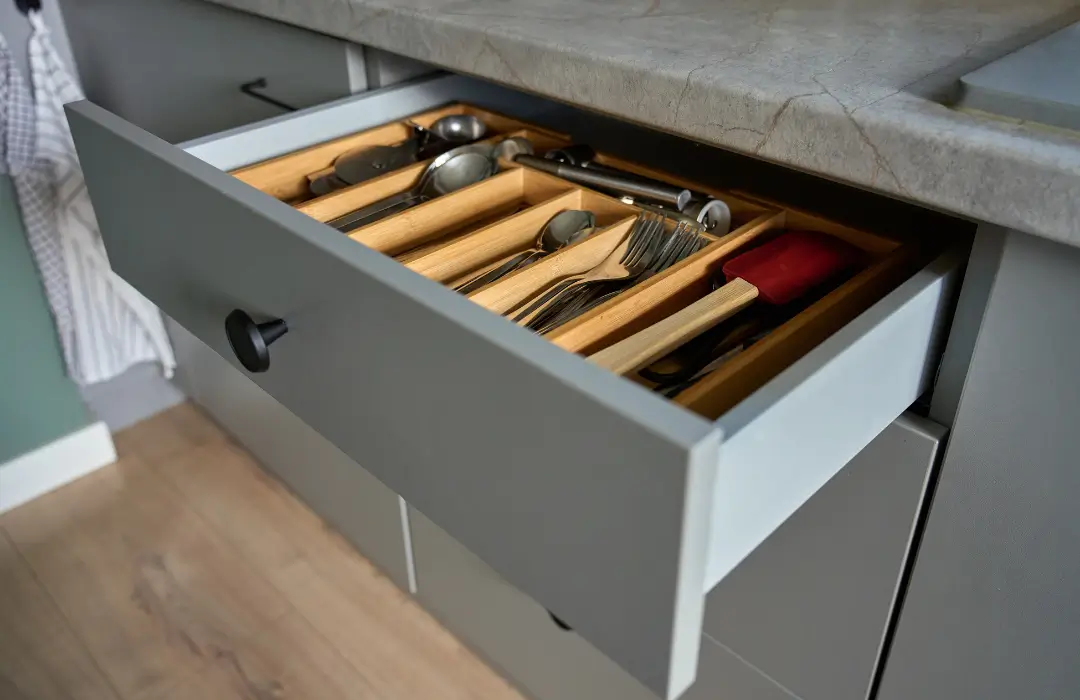 Should You Replace Your Drawer Boxes When Refacing Cabinets?